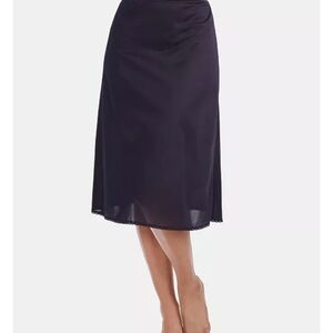 Vanity Fair Black Half Slip 28in